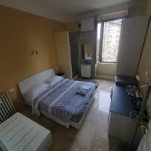 Otel Emmy, Milano